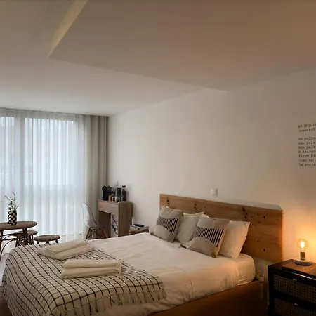 招待所 Autor 孔迪镇