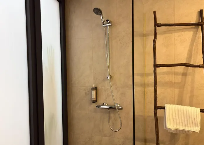 Autor 招待所 孔迪镇